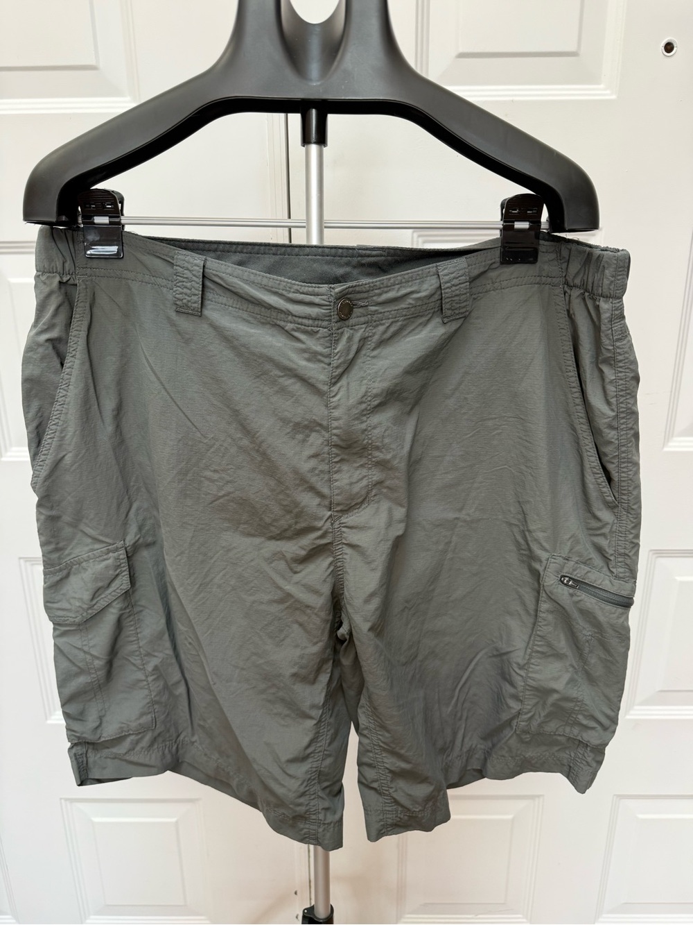 Columbia Men's Gray Olive Lightweight Cargo Shorts